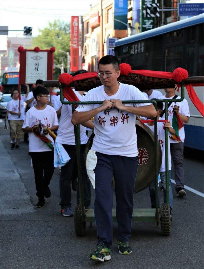 同在隊伍中，八爺的大神尪仔。／圖片來源：金永純攝。